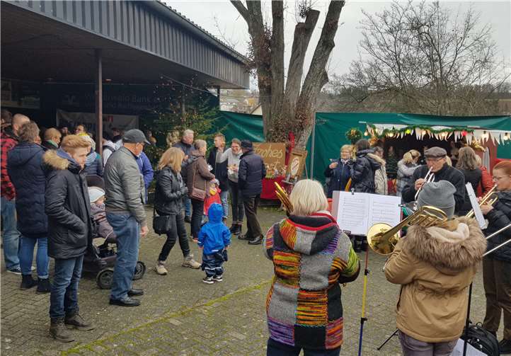 Am ersten Adventssonntag folgte der beschauliche und sehr schöne Weihnachtsmarkt am alten Kindergarten in Raubach.Fotos: privat