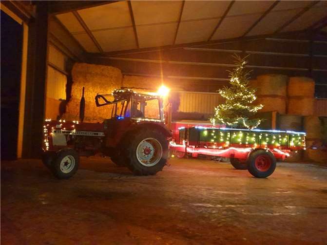 Am ersten Weihnachtstag werden Hobby-Traktorbesitzer den Menschen in Dieblich wieder eine kleine Freude bereiten.Quelle: Ortsgemeinde Dieblich