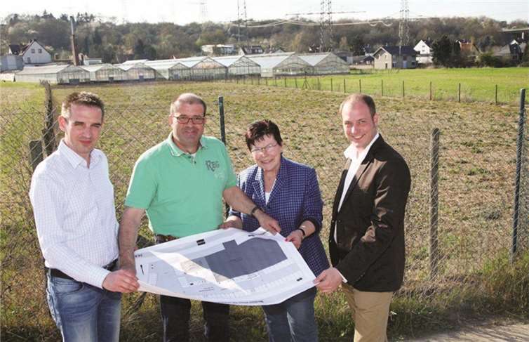Am geplanten Standort im Mittelweg (v.l.): René Goldberg, Peter Moskopp, Ulla Jungblut, Marco Sorger. privat