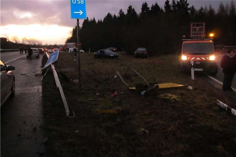 Am heutigen Freitag, 10. Januar kam es auf der A 48 zu einem schweren Massenunfall.privat