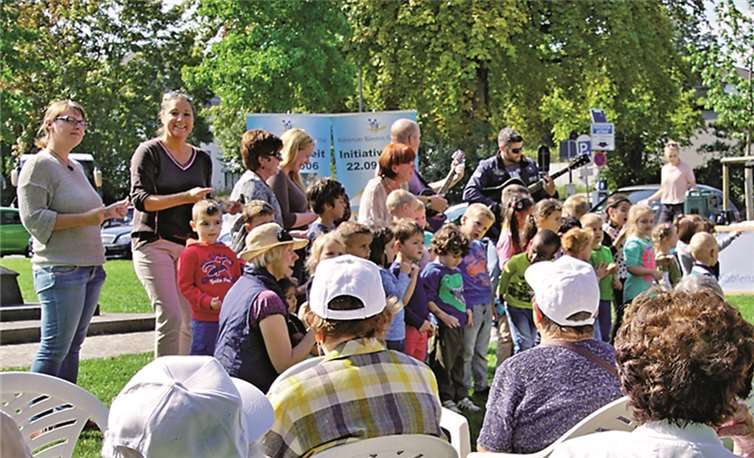 Am historischen Weinbrunnen wurde die Gäste auch von musikalischen Einlagen unterhalten. privat