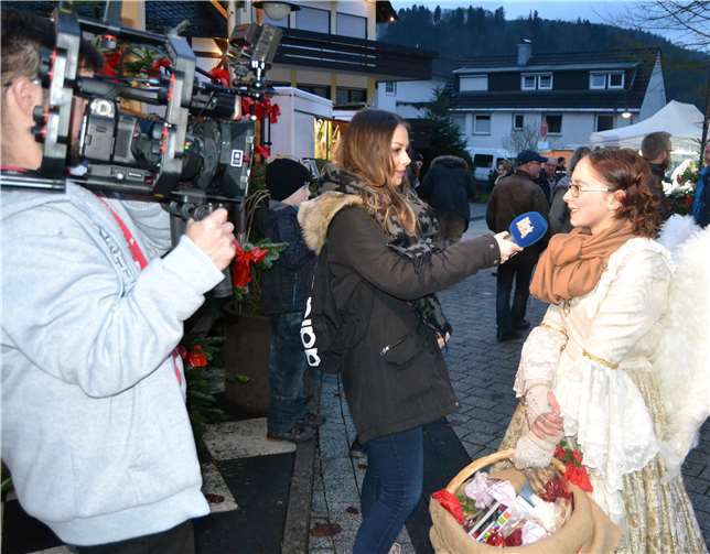 Am kommenden Freitag entführt uns das „Blick aktuell“-Szene Girl Zoe ins „Weihnachtsdorf Waldbreitbach“. Ute Weiner-Mertz