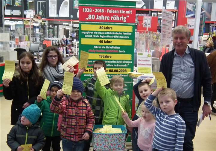 Am kommenden Samstag um 16 Uhr werden wieder junge Glücksfeen viele Gewinne im röhrig-bauzentrum bei der röhrig-Frühjahrs-Verlosung mit attraktiveren Preisen denn je ziehen. Foto: privat