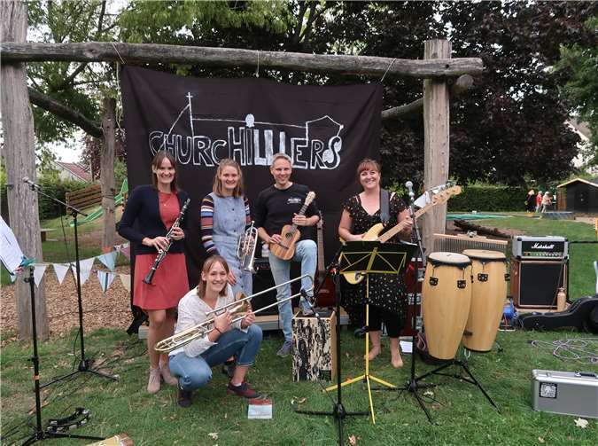 Am letzten Augustwochenende fand das erste Open-Air-Konzert der Kirchenband „Churchillers“ der ev. Kirchengemeinde Rheinbach auf der Wiese des Theodor-Fliedner-Kindergartens statt.Foto: privat