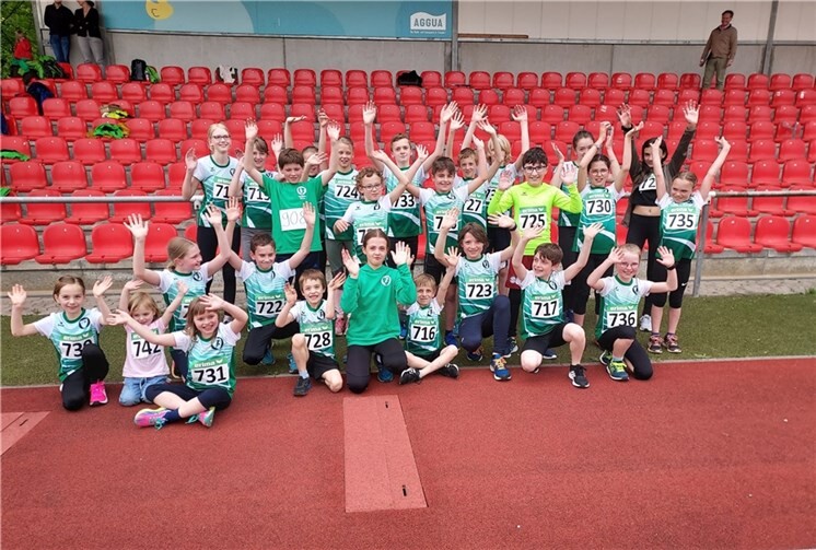 Am letzten Freitagabend im April gingen bei kühlem Wetter mehr als zwei Dutzend Athleten und Athletinnen des MSV Meckenheim an den Start im Troisdorfer Aggerstadion. Foto: privat