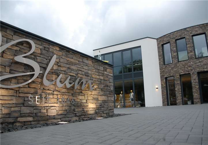 Am neuen Firmensitz des exklusiven Modeherstellers Blum traf sich die Wirtschaft des Westerwaldkreises zum Jahresempfang. Der Neubau verbindet harmonisch Tradition und Moderne.