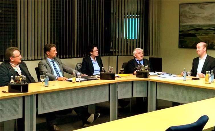 Am runden Tisch wurde über die schnelle Internet- und Breitbandversorgung im Landkreis gesprochen.privat