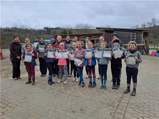 Am späten Nachmittag konnte stolz verkündet werden „Alle haben bestanden“. Fotos: privat