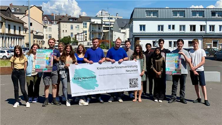 Am vergangenen Donnerstag tagte zum letzten Mal in diesem Schuljahr die Kreisschüler*innenvertretung im Jugendzentrum BigHouse in Neuwied. Dort ging es nicht nur darum, den Austausch zwischen den Schülervertreter*innen zu fördern und Probleme an Schulen zu erkennen, sondern auch um die Ausgabe der Plakate der Kreis-SV. Foto: privat