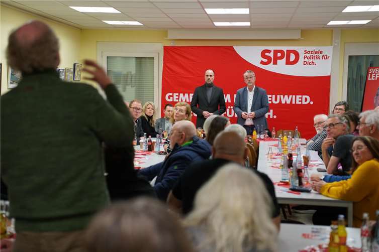Am vergangenen Montag fand eine lebhafte Informationsveranstaltung zur Gesundheitsversorgung mit Staatsminister Clemens Hoch und Oberbürgermeisterkandidat Sven Lefkowitz in den Räumlichkeiten der AWO Feldkirchen statt. Foto: privat