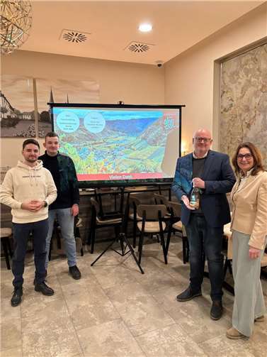 Am vergangenen Montag kamen auf Einladung von Mechthild Heil MdB und der JU Ahrweiler interessierte Bürger zusammen, um gemeinsam über die Zukunft des Tourismus im Ahrtal zu diskutieren. Foto: Junge Union Ahrweiler