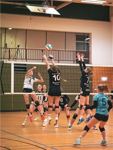Am vergangenen Samstag bestritten die Drachenländer Volleys ihr letztes Heimspiel der Saison gegen den PTSV Aachen IV. Foto: Simon Muthers