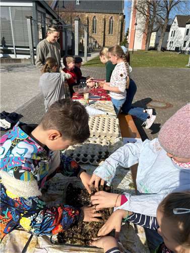 Am vergangenen Samstag fand der mit Spannung erwartete Gartenworkshop „Blühende Fantasie - Kleine Gärtner ganz groß“ in Kaltenengers statt. Foto: privat
