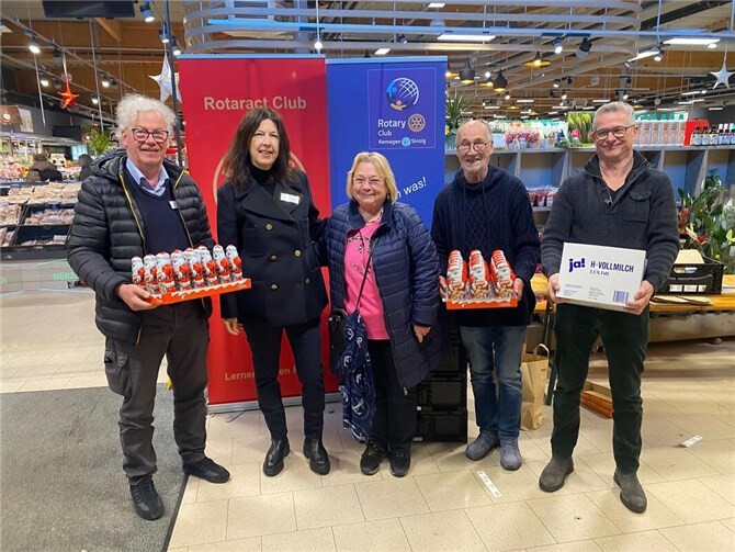 Am vergangenen Samstag fand in den Rewe-Märkten Bad Neuenahr und Sinzig erneut die gemeinsame „Kauf1mehr“-Aktion zugunsten der örtlichen Tafeln statt. Foto: privat