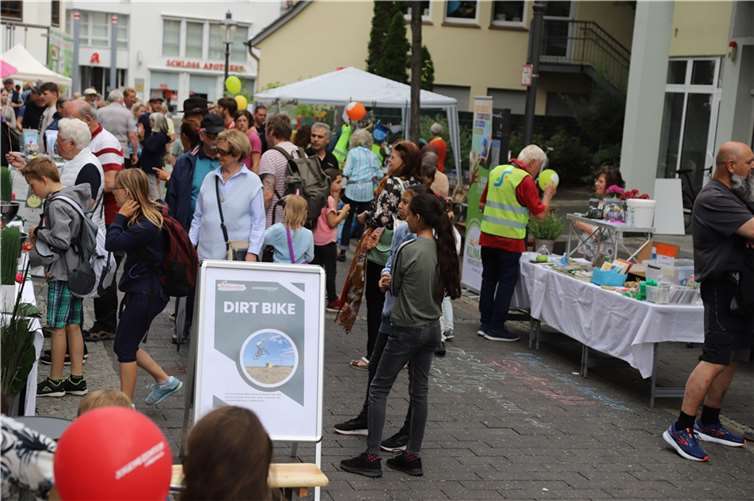 Unterhaltung, Kinderprogramm, Pflanzaktion und verkaufsoffener Sonntag Am vergangenen Sonntag feierte Andernach seine „Essbare Stadt“ undtischte dazu für ein großes Fest in der Innenstadt auf. Fotos: WAMFO.DE