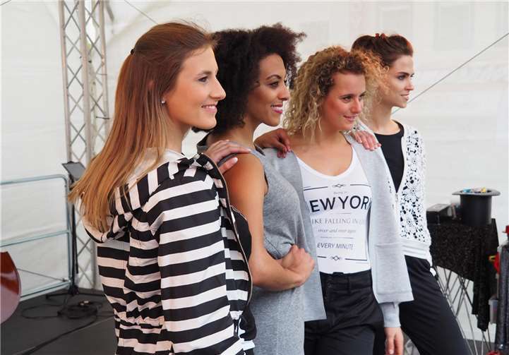 Am verkaufsoffenen Sonntag wird das Modehaus Küster um 13 Uhr, 14.30 Uhr und 16 Uhr eine Fashion-Show präsentieren. Archiv