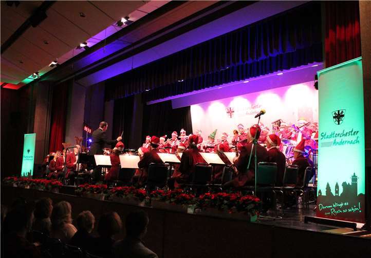 Am vierten Adventswochenende lädt das Stadtorchester Andernach ein in die Mittelrheinhalle zu den Adventskonzerten. Foto: Corinna Mühlbauer/Stadtorchester
