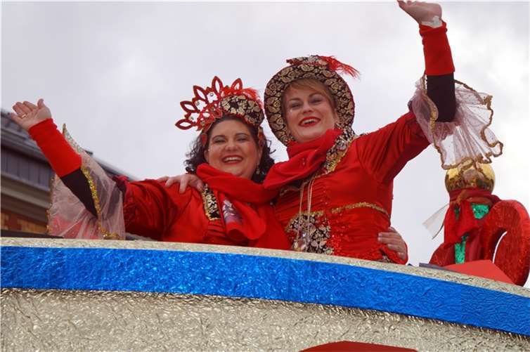 Am wichtigsten Tag der Möhnen, dem sogenannten „Schwerdonnerstag“, freuten sich ...