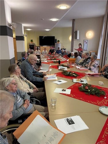 Am zweiten Adventssonntag besuchten die JUSOS Andernach das Seniorenheim Marienstift, um gemeinsam mit den Bewohnerinnen und Bewohnern einen besonderen vorweihnachtlichen Morgen zu erleben. Foto: Udo Dames