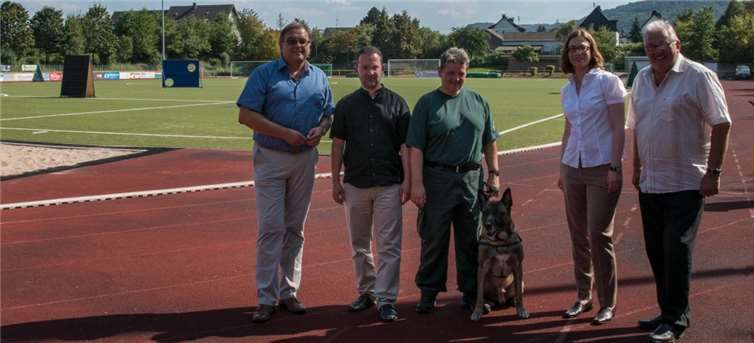 Am zweiten Wettkampftag konnte der Leiter des Hauptzollamts Koblenz, Herr Borm, zahlreiche Gäste begrüßen. Unter den Gästen waren auch Herr Weidenbach, Bürgermeister der Verbandsgemeinde Bad Breisig, und Herr Bernardy, als Vertreter der Stadt Bad Breisig.Privat