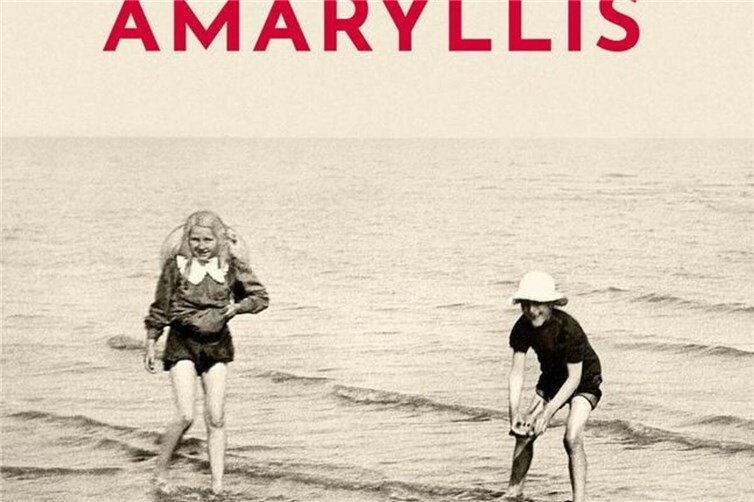 „Amaryllis“ ist der erste Roman von Jutta Speidel. Auch wenn es autobiographische Parallelen gibt ist dieser frei erfunden.
