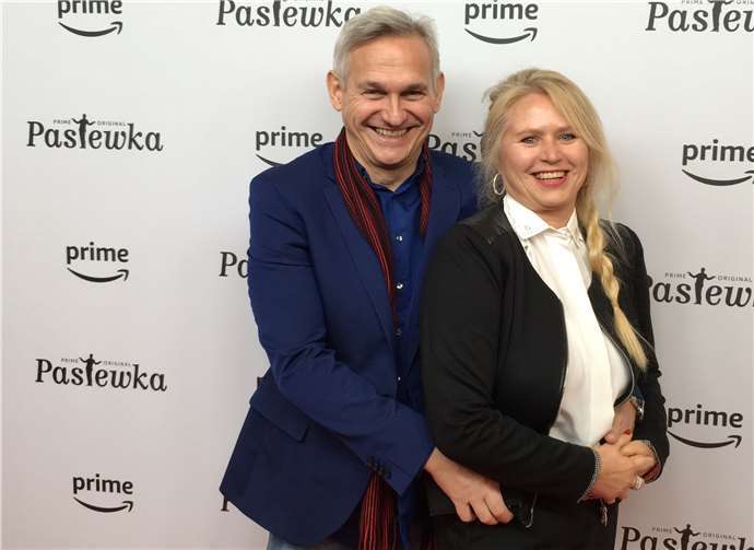 Amazon Koblenz Mitarbeiterin Gabriela Hoffmann (in Begleitung Ihres Lebensgefährten Siegmund Orazcewski) hatte eine Reise nach Berlin gewonnen zur exklusiven Premiere der Prime Originals Serie „Pastewka“.