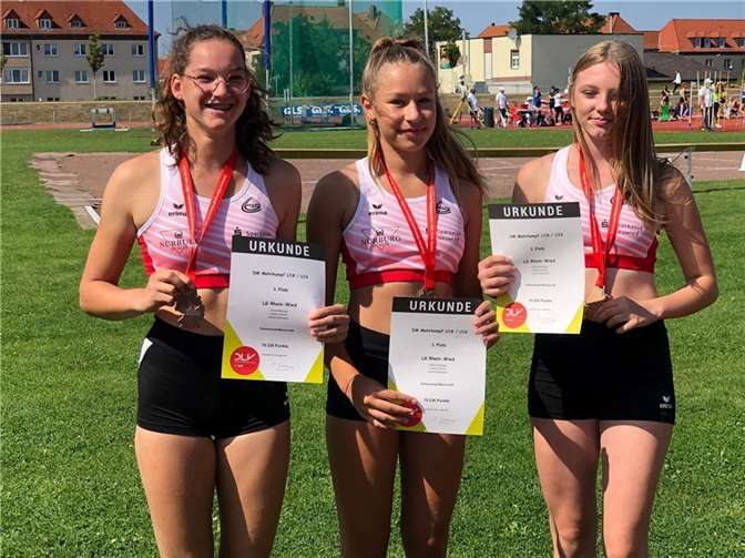 Amelie Schmitt, Celina Medinger und Leonie Böckmann (von links) belegten in Halle an der Saale den dritten DM-Platz.