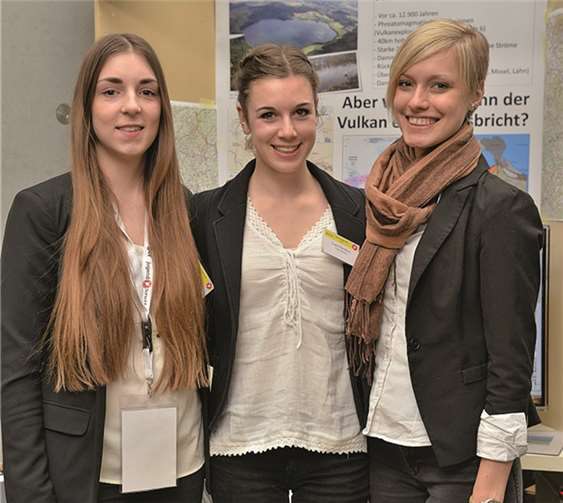 Amrai Schmid, Lara Henritzi, Angelina Fries: 2. Platz Geo- und Raumwissenschaften (Hilda-Gymnasium). privat