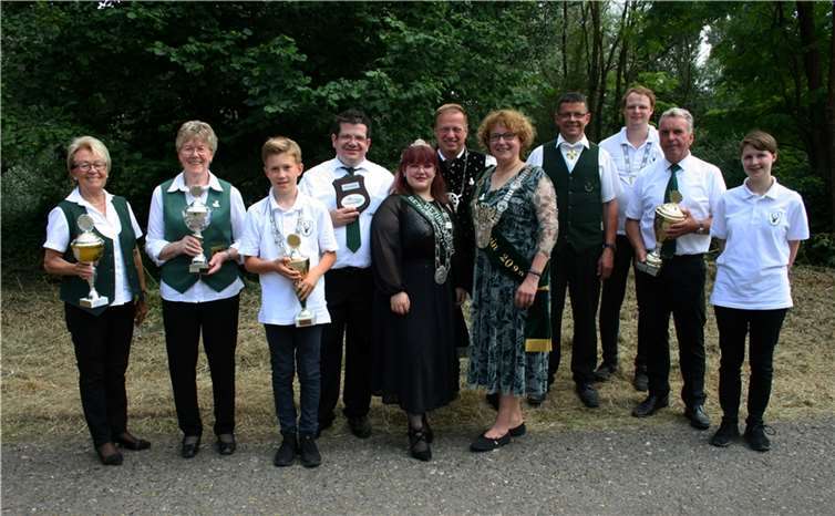 Amtierende Schützenkönigin und neue Bezirksschützenkönigin Sara Brach und 1. Brudermeister Robert Brach, der St. Georg Schützenbruderschaft Irlich. Foto: Privat