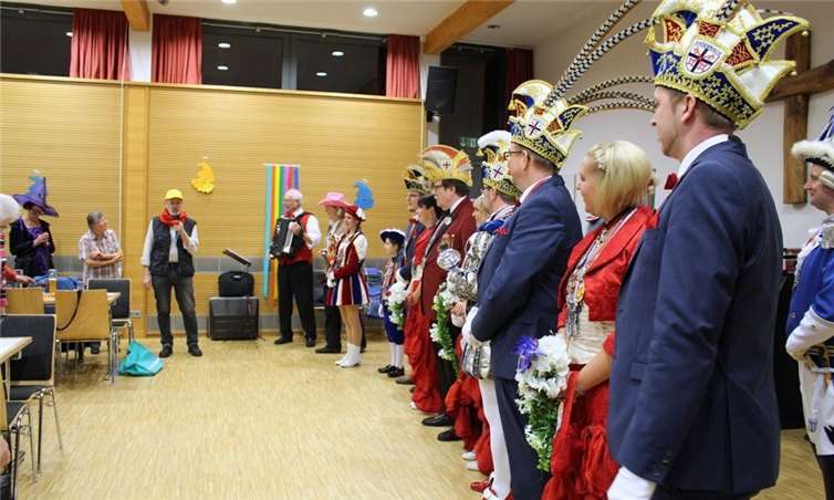 Amtmann Herbert Lohrum begrüßt das Prinzenpaar. privat