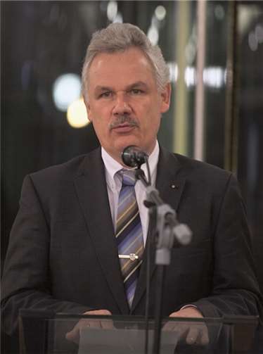 Amtsinhaber Stefan Raetz bewirbt sich für die CDU erneut um das Amt des Bürgermeisters der Stadt Rheinbach. Die Mitgliederversammlung bestätigte ihm einstimmig. VJ