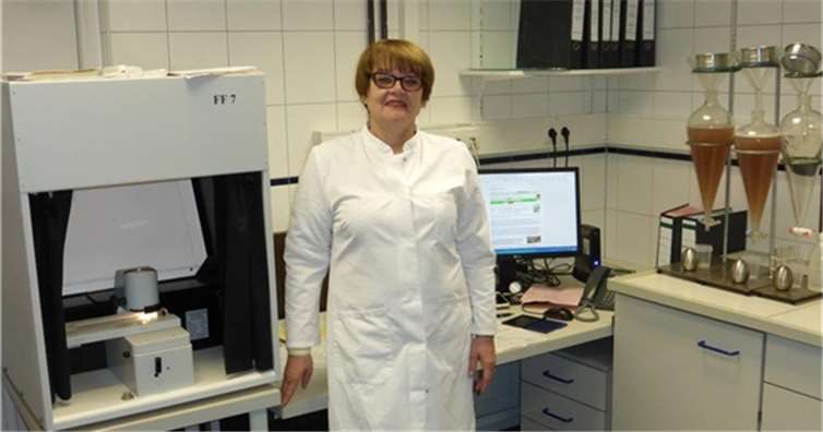 Amtstierärztin Beate Tüngler im Trichinenlabor der Kreisverwaltung. Kreisverwaltung Ahrweiler