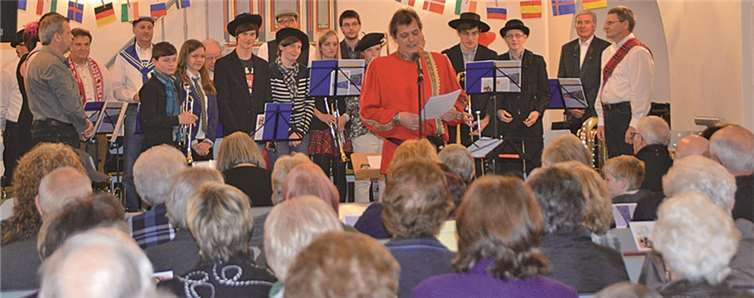 Amüsant und humorvoll brachte Martin Blum den Zuhörern Informationen zur Historie und zum Text der einzelnen Musikstücke nahe. privat