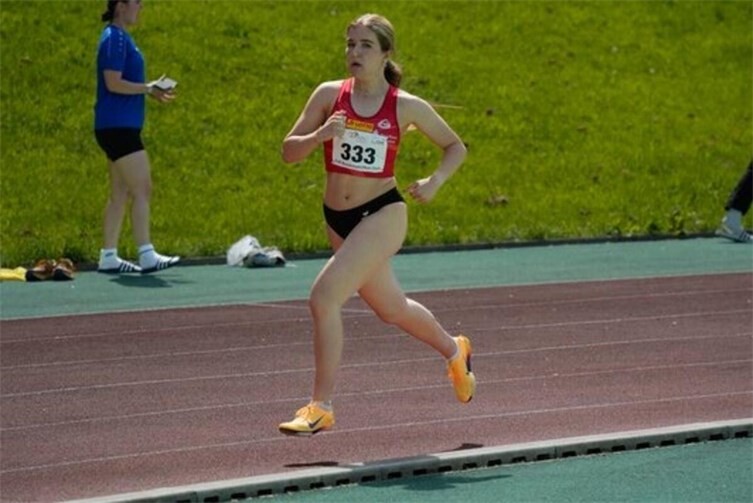 Amy Hamel 800 Meter