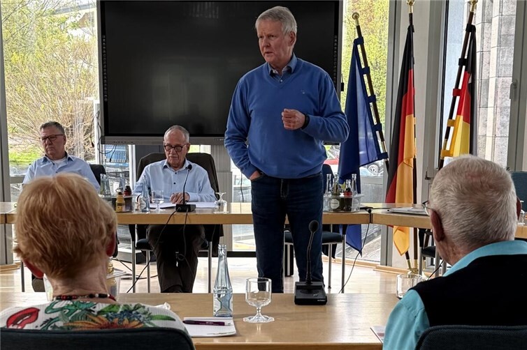 An Beispielen zu falschen Polizeibeamten und sogenannten Schockanrufen zeigte der von der Polizei geschulte Ehrenamtler auf, wie schnell Betroffene in Ausnahmesituationen verunsichert werden.