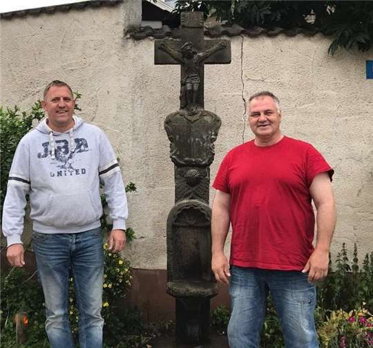 An Ecke Hauptstraße/Gartenstraße hat das Wegkreuz nun einen neuen Platz gefunden. Foto: privat