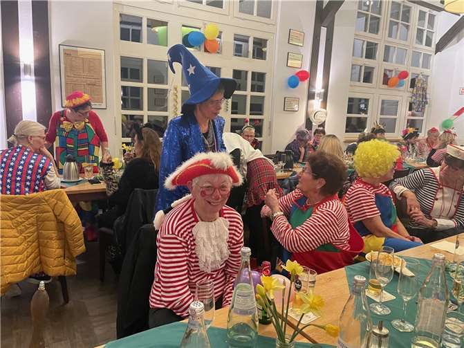 An Weiberfastnacht feierten die Frauen der TG Polch fröhlich und ausgelassen im Alten Bahnhof.
