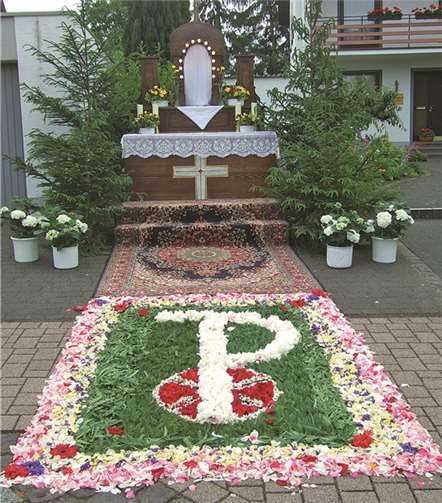 An allen vier Altären wurde der eucharistische Segen erteilt. privat