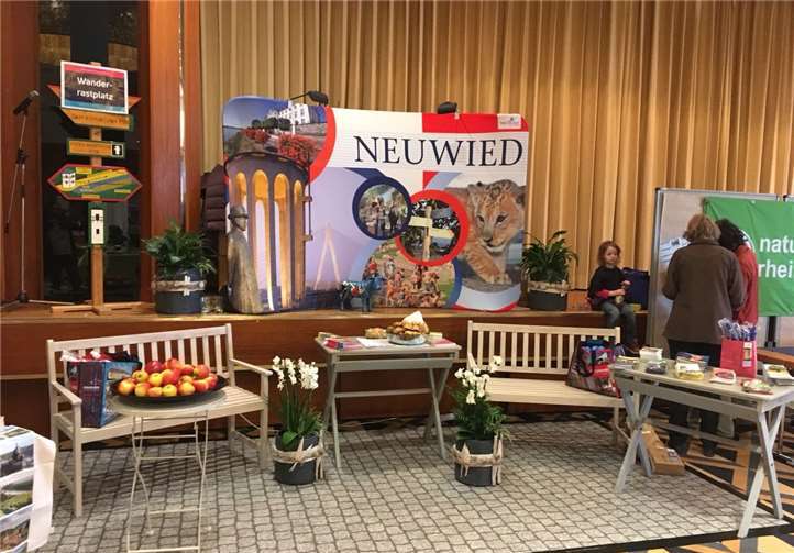 An dem Stand informierten sich zahlreiche Besucher über Wandern in Neuwied. Stadt Neuwied