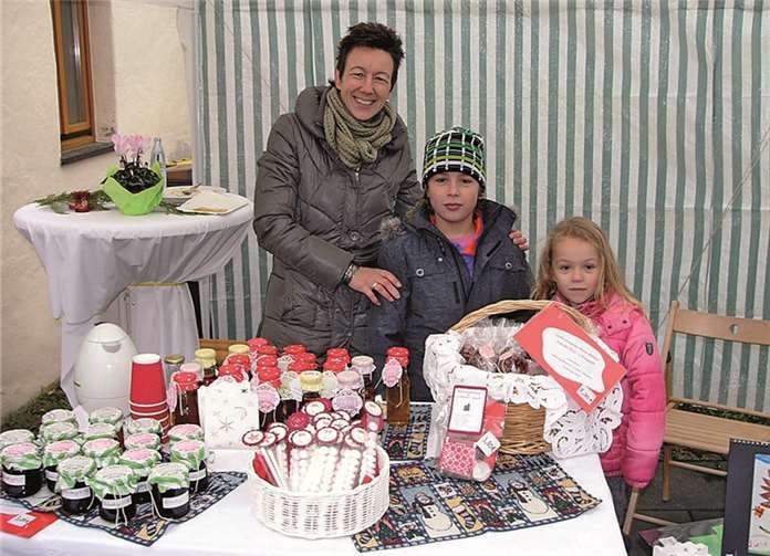 An dem Weihnachtsbasar, dessen Erlös für einen guten Zweck bestimmt war, hatten Jung und Alt ihre Freude.privat