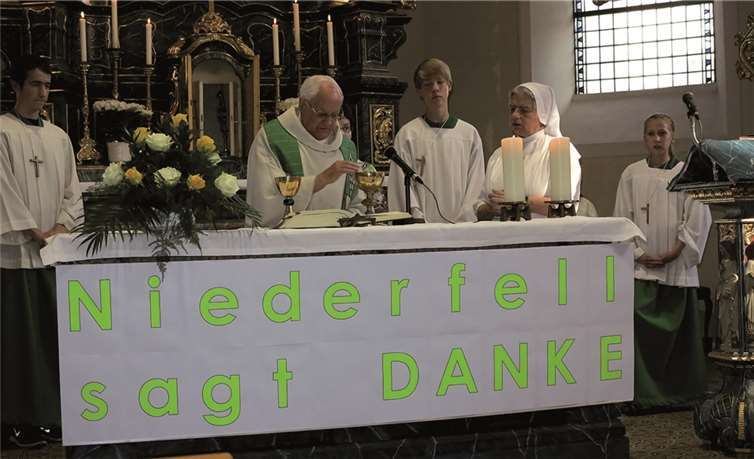 An dem ihm zu Ehren geschmückten Altar hielt Pfarrer Stauf seine letzte Messe.privat