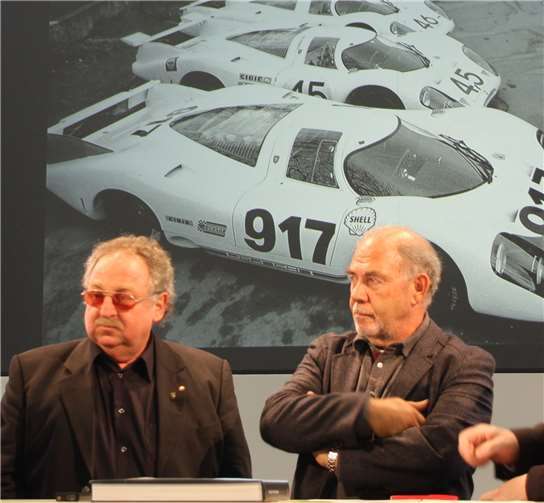 An dem legendären und später sehr erfolgreichen Porsche 917 war Kurt Ahrens maßgeblich beteiligt . Hier mit Ex-Rennfahrer Willi Kauhsen. Foto: Ridder
