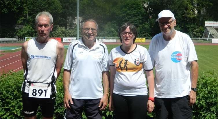 An den Bezirksmeisterschaft Mayen nahmen teil: Thomas Wald(v.li.), Kurt Schüller, Heike Kohlhaas, Edward Nocker, es fehlt Wolfgang Custodis. privat