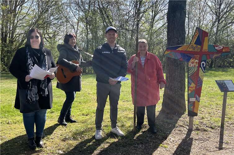 An den Stationen wurde gemeinsam gesungen und gebetet.