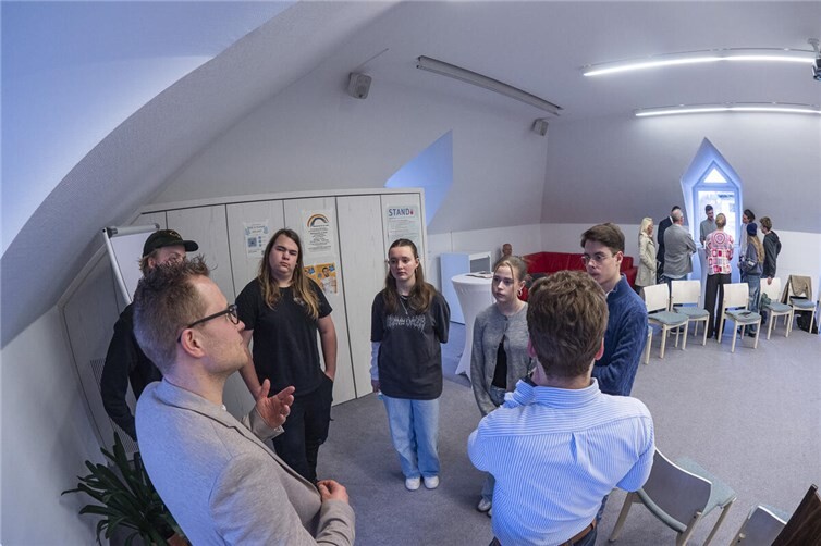 An den Tischen aller Politiker:innen war Bildung das zentrale Thema – zumal mit Nicolas Cordes (SPD) nicht nur ein Landtagskandidat, sondern auch Lehrer als Ansprechpartner zur Verfügung stand.