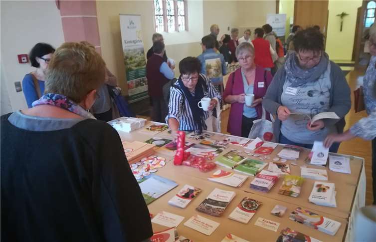 An den Tischen der Verbraucherzentrale gab es interessante Informationen zum Thema Nachhaltigkeit auch zum Mitnehmen und Nachlesen. privat