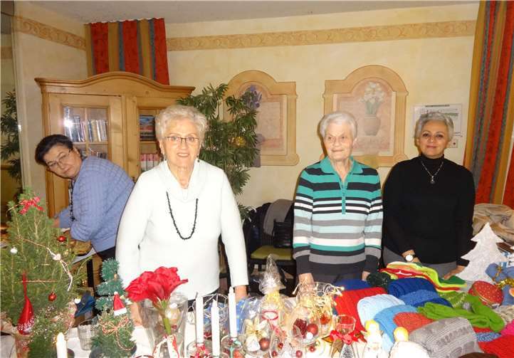 An den Verkaufsständen wurde Gestecke, Dekoartikel und vieles mehr angeboten. privat