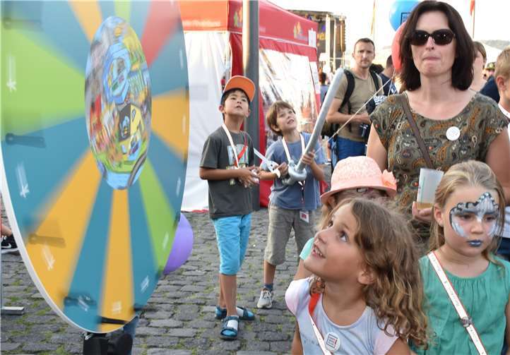 An den beiden Glücksrädern warteten tolle Preise auf die Kinder.