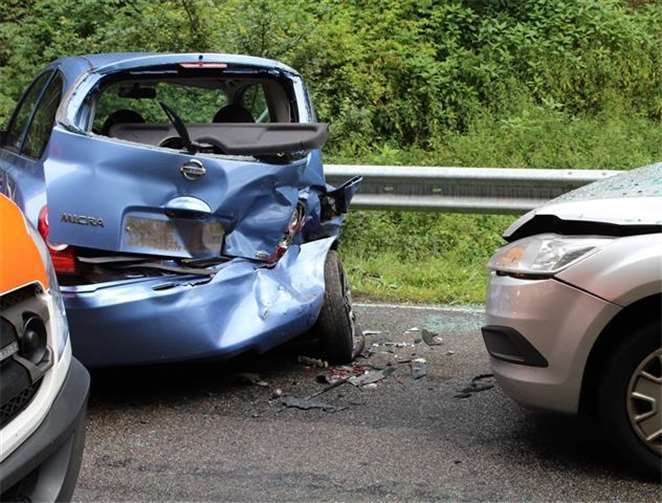 An den beiden beteiligten Fahrzeigen entstand ein wirtschaftlicher Totalschaden. Polizei Cochem