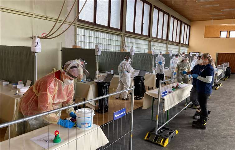 An den insgesamt acht Teststationen wurden durch die Helfer in dem Zeitraum insgesamt rund 150 Sinziger Bürgerinnen und Bürger getestet. Foto: DRK Ortsverein Sinzig/Freiwillige Feuerwehr Sinzig